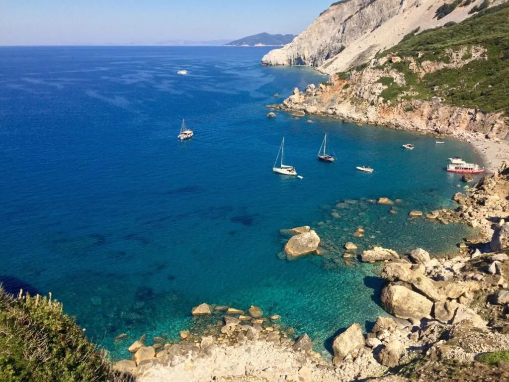 Boat Trip in Skiathos with Auto-Motopoint. Relax and enjoy the clear blue water in Skiathos’s most exotic beaches from the boat, or take a quick dip in the sea. From secluded beaches and remote islands to historic lighthouses and hidden coves, each beach promises an adventure filled with stunning landscape views.