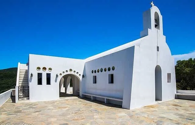 4x4 Safari in Skiathos with Auto-Motopoint. Explore Skiathos’ best-kept hidden treasures and magnificent natural landscape, where it’s only accessible off-road. The 4×4 safari tour has several stops around the Island. For the adventurous spirit, join us in the rugged path that lead to breathtaking viewpoints in Skiathos overlooking the Aegean Sea.